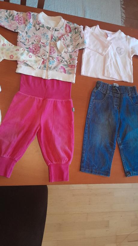 Balík oblečenia 6-9m+ponožky čiapky, 