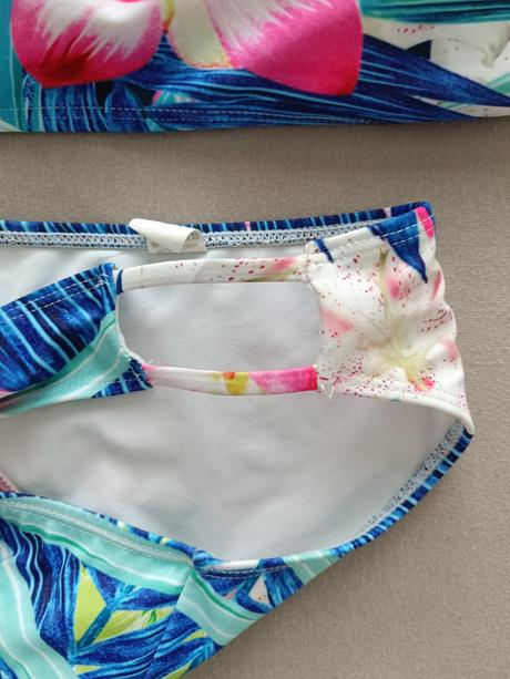 Dvojdielne farebné plavky, s