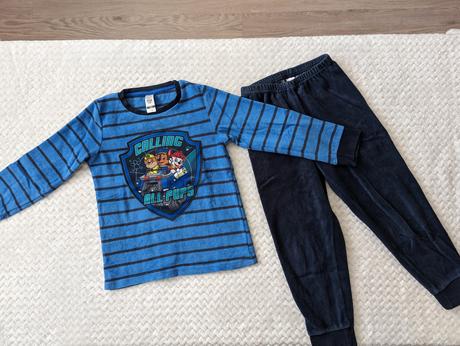 Velúrové pyžamo c&a veľ.116, c&a,116