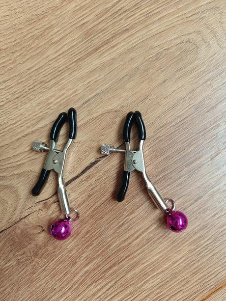 Svorky na bradavky s rolnickami,