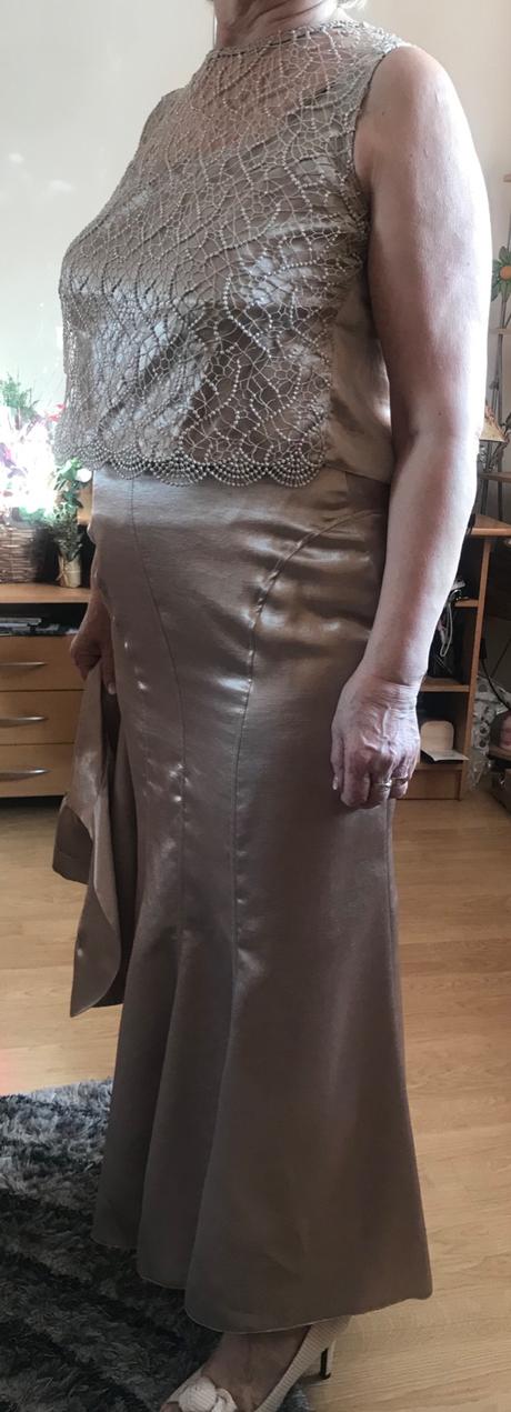 Spoločenské saty, 42