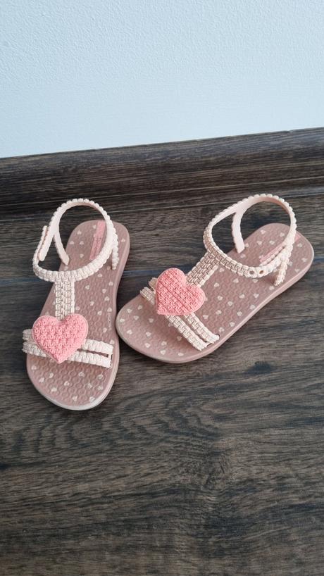 Sandálky, 23