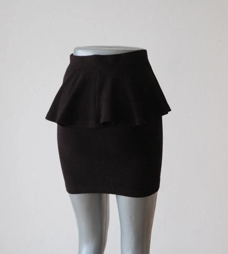 Elegantná čierna peplum sukňa puzdrový stri, bershka,s