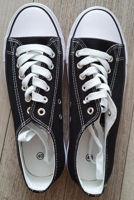 Čiernobiele tenisky, 39