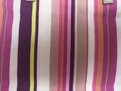 Romantická kabelka do ruky esteé lauder,