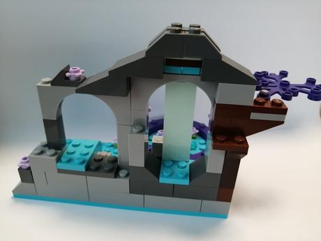 Lego vodopád, jazierko s leknami oáza,