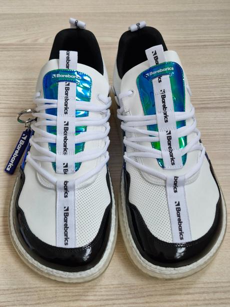 Futura - iridescent white 46 x364, be lenka,46