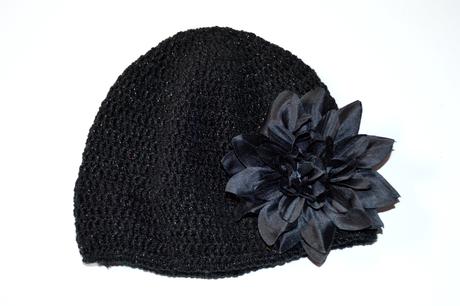 Háčkovaná čiapočka s kvetom, 92