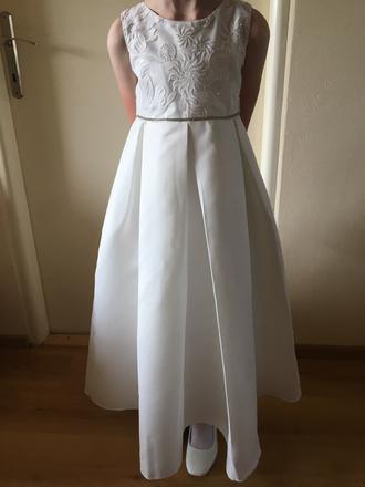 Šaty na 1.sv. prijimanie, 134