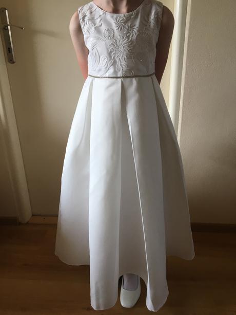 Šaty na 1.sv. prijimanie, 134