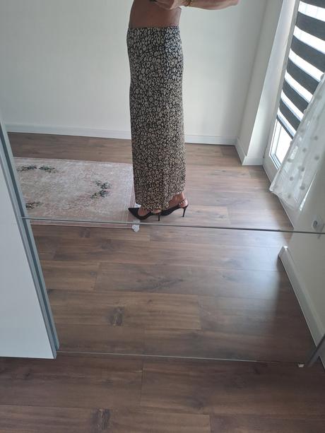 Lahucka satenova sukna, 40