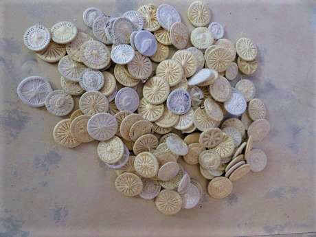 Nitené bavlnené gombíky,