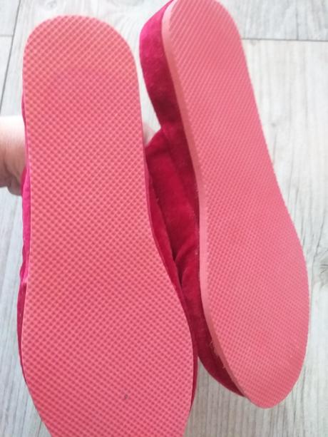 Vyšívané papuče, 36