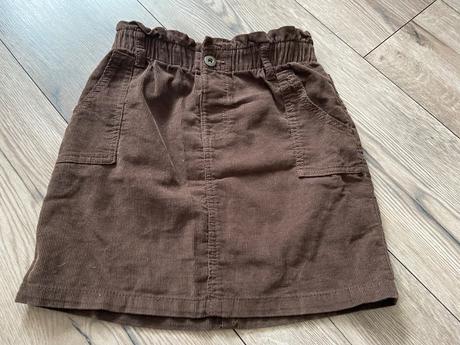 Menčestrová sukňa, 134