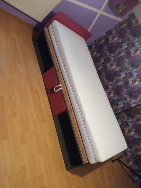 Posteľ, šírka (cm): 90,dĺžka (cm): 200