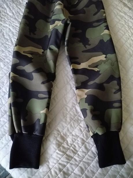 Maskáčové softshelové nohavice, 122