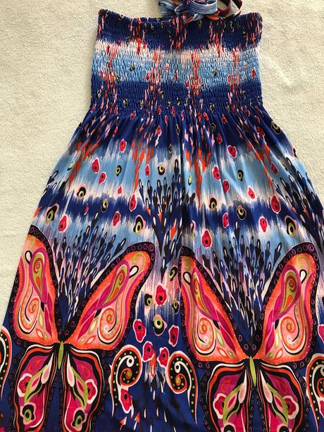 Letné šaty s viazaním okolo krku,