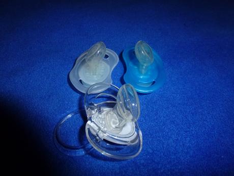 2 veľmi málo používané cumlíky, babylove