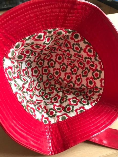 Klobúčik do dažďa, 104