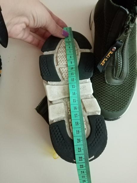 Khaki tenisky v. 32, reserved,32