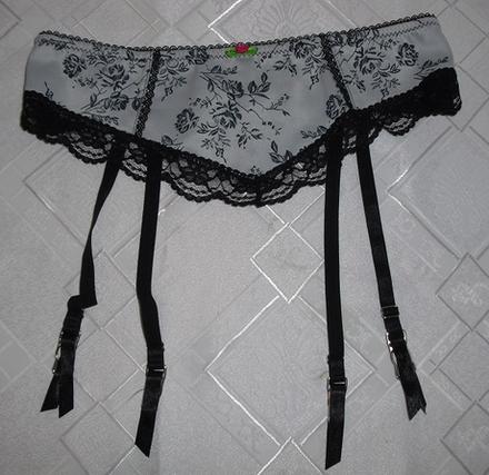 S ruzickou podvazkovy pas, s