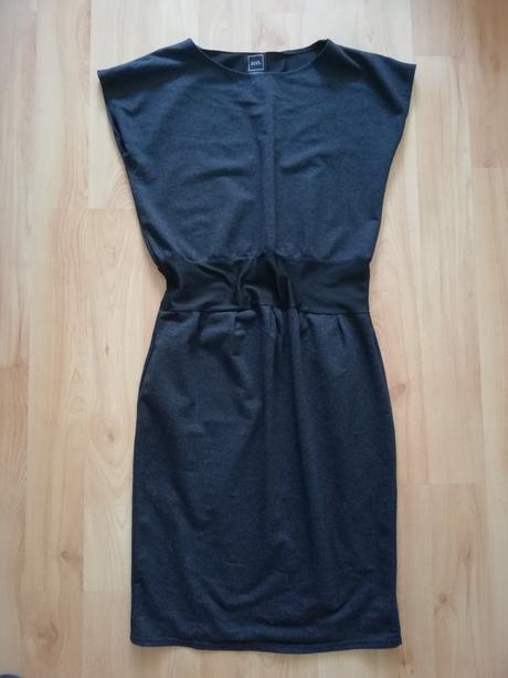 Úpletové šaty, 40