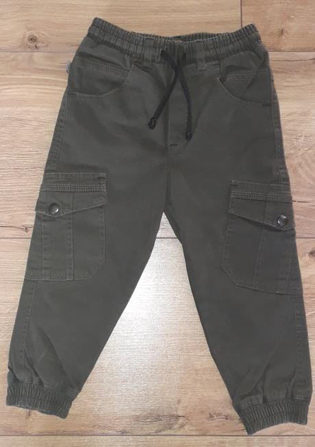 Olivové kaki nohavice, 104