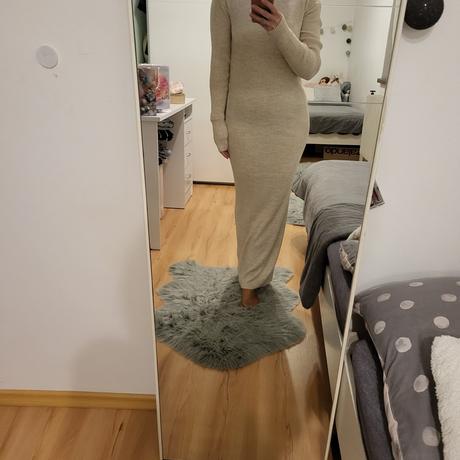 Uni dlhe svetrove saty, 