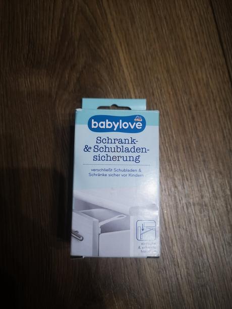 Ochrana-poistka na dvere a zásuvky,