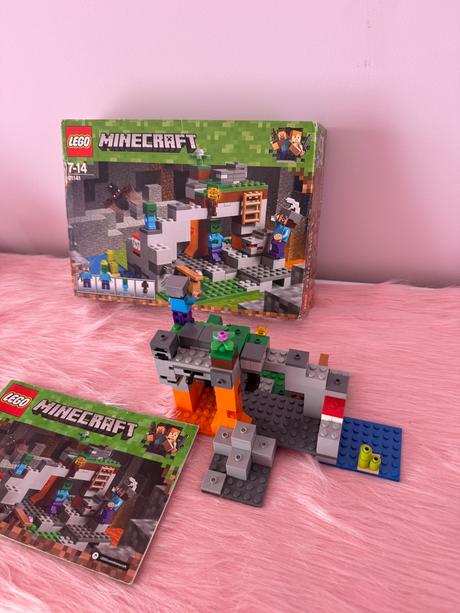 Lego minecraft 21141 jaskyňa so zombie, 