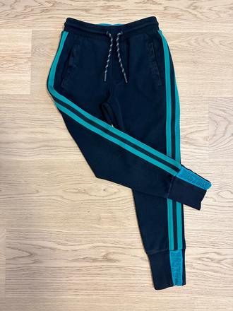 Tepláky- super stav., reserved,146