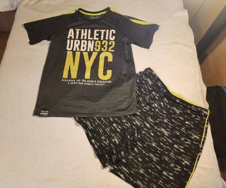 Úbor na telesnú/tréning kraťasy a tričko, 158