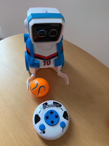 Kickabot silverlit robot futbalista na dialkove, 