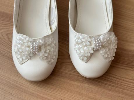 Šaty na prvé sväté prijímanie, 134