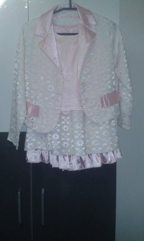 Dievčenský kostým, 146