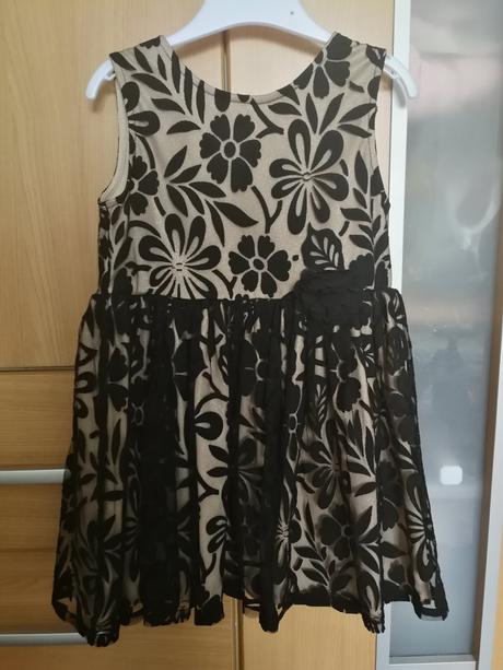 Slavnostne saty s cipkou, 104