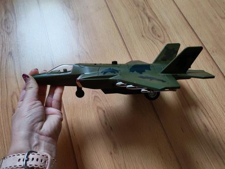 Stíhačka so zvukmi, 