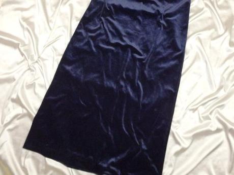 Tmavomodré zamatové šaty, m