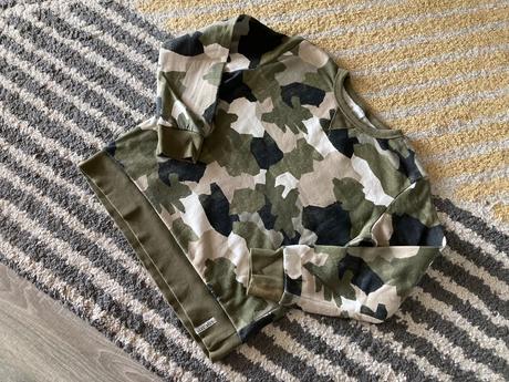 Maskáčová mikina 134/140, lindex,134