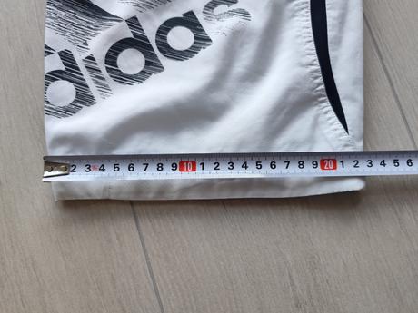 Predám 3/4 šušťakové kraťasy adidas, adidas