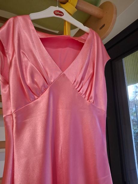 Spoločenské šaty bez poškodení, s