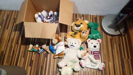 Krabica plyšových hračiek,