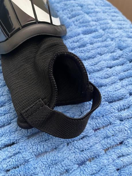 Chlapčenské futbalové chrániče,