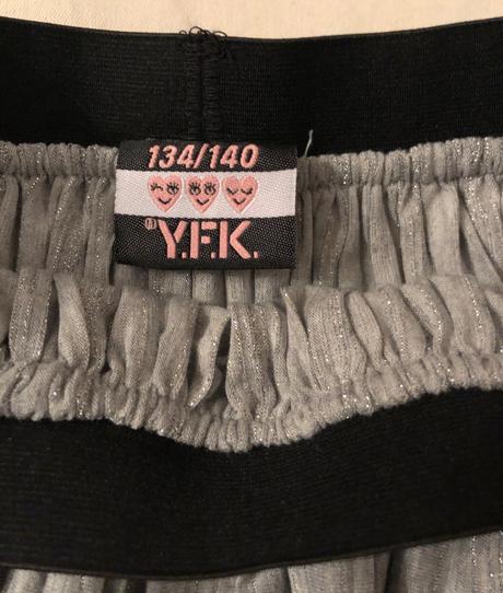 Trblietkavá skladaná sukňa, 134