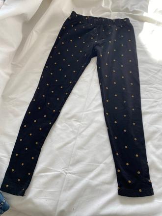 Čierne legíny s bodkami, 146