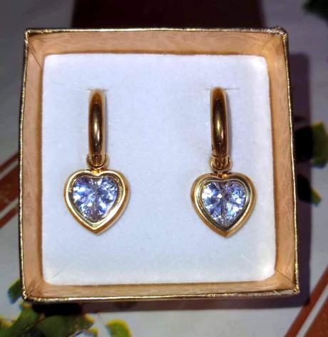Oceľové náušnice pozlátené_srdiečka,