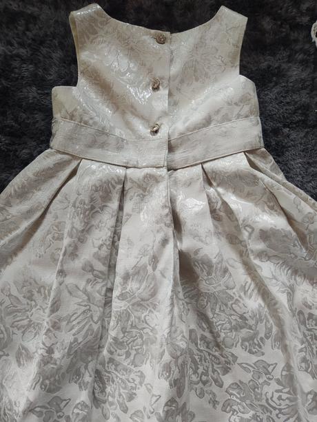 Slávnostné šaty, 98