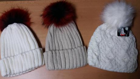 Moderná čiapočka s bohatým brmbolcom, yumi,34 - xxxl