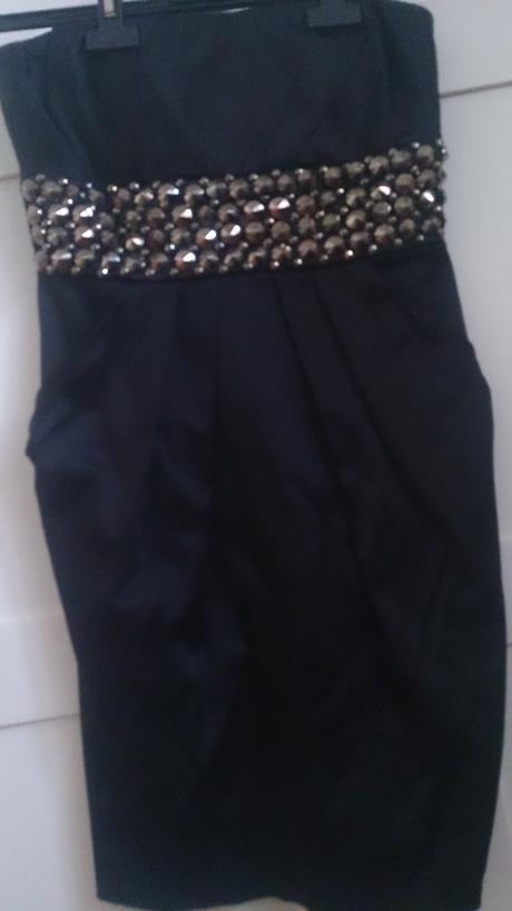 1x oblecene, korzetove saty, kupene v uk, m