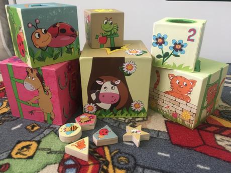 Veza/kocka s vkladacimi tvarmi,